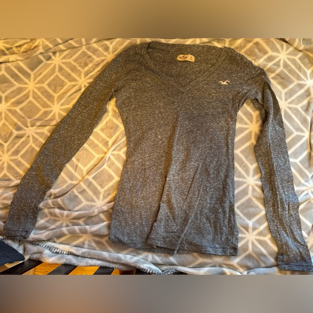 Hollister Long Sleeve V-neck